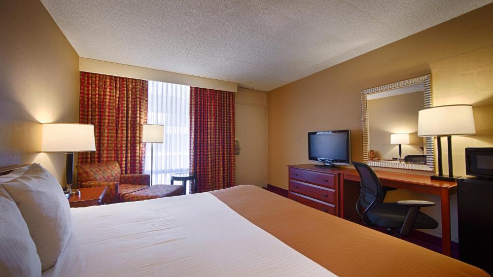 King Room - Non-Smoking interior